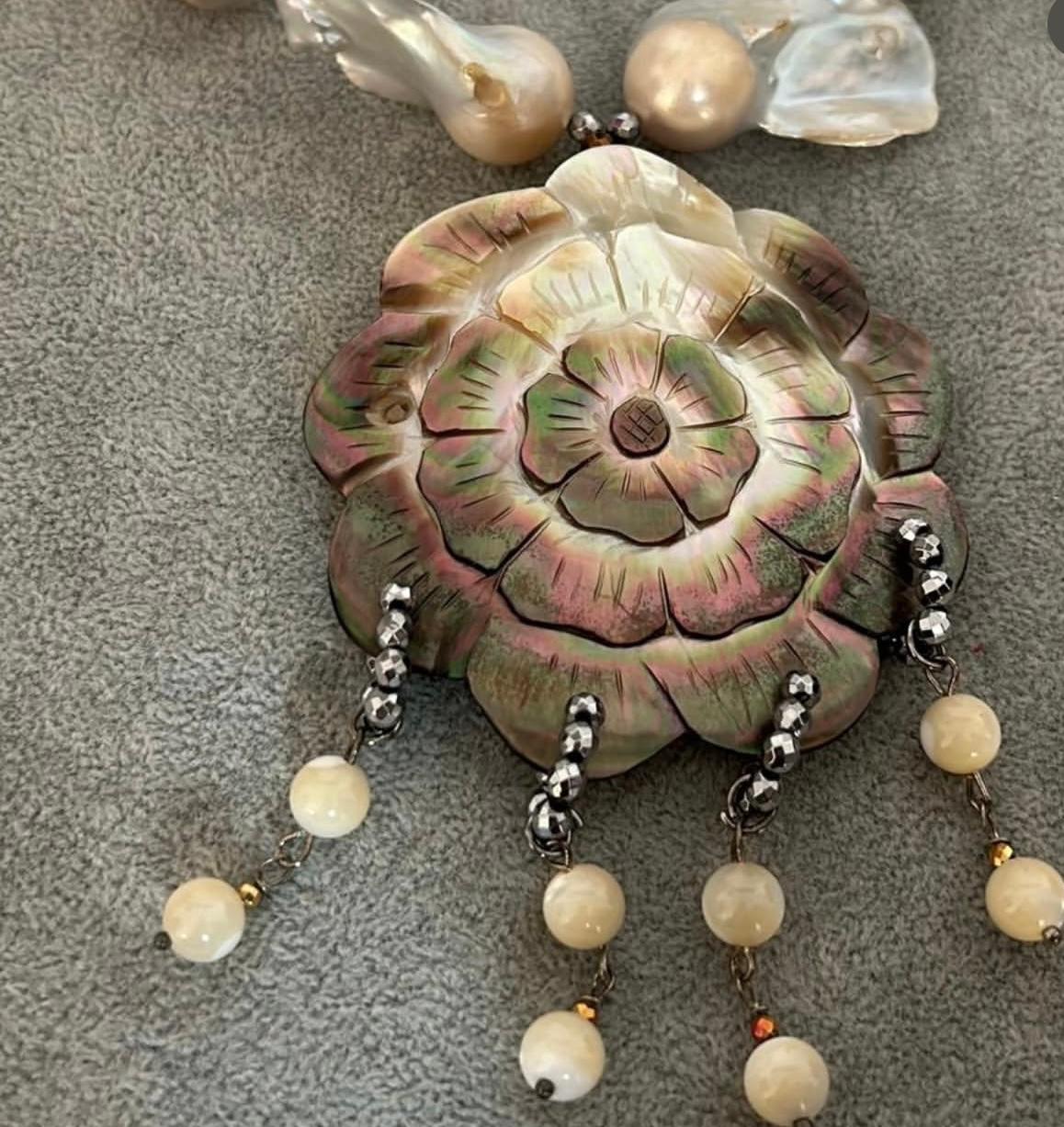 Collana Perle Scaramazze con Centrale Madre Perla Cesellato | Pezzo Unico Firmato Lory