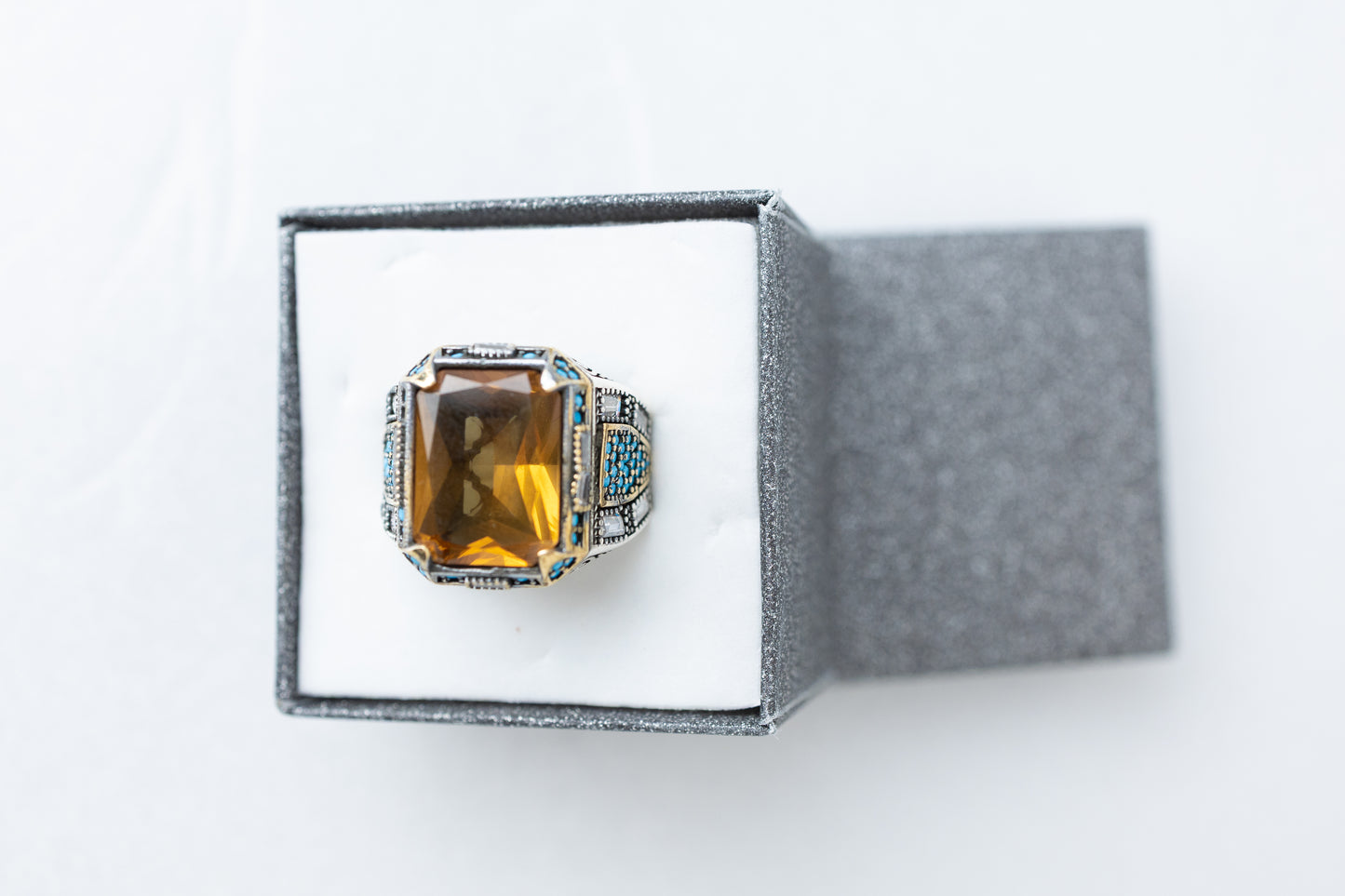 ✨ Anello “Deserto di Luce” – Zultanite, Zirconi e Turchesi. Pezzo unico. 💎