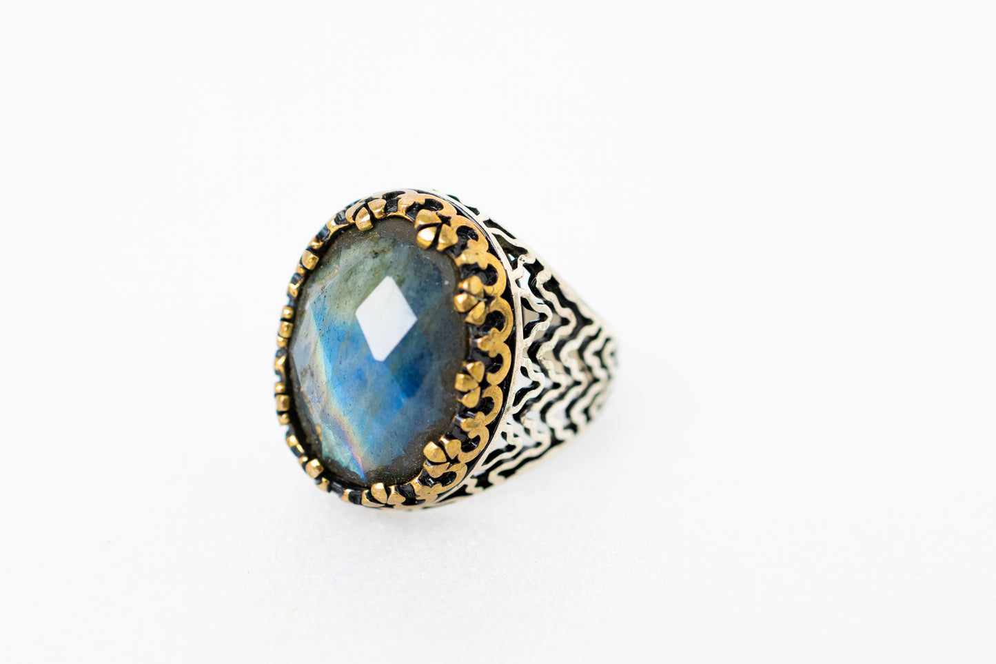 ✨ Anello “Re delle Ombre” – Labradorite. Pezzo unico. 💎